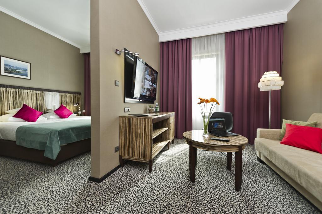 Hotel Fado Spa & Restaurant Świdnica Oda fotoğraf