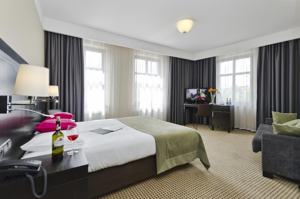 Hotel Fado Spa & Restaurant Świdnica Oda fotoğraf