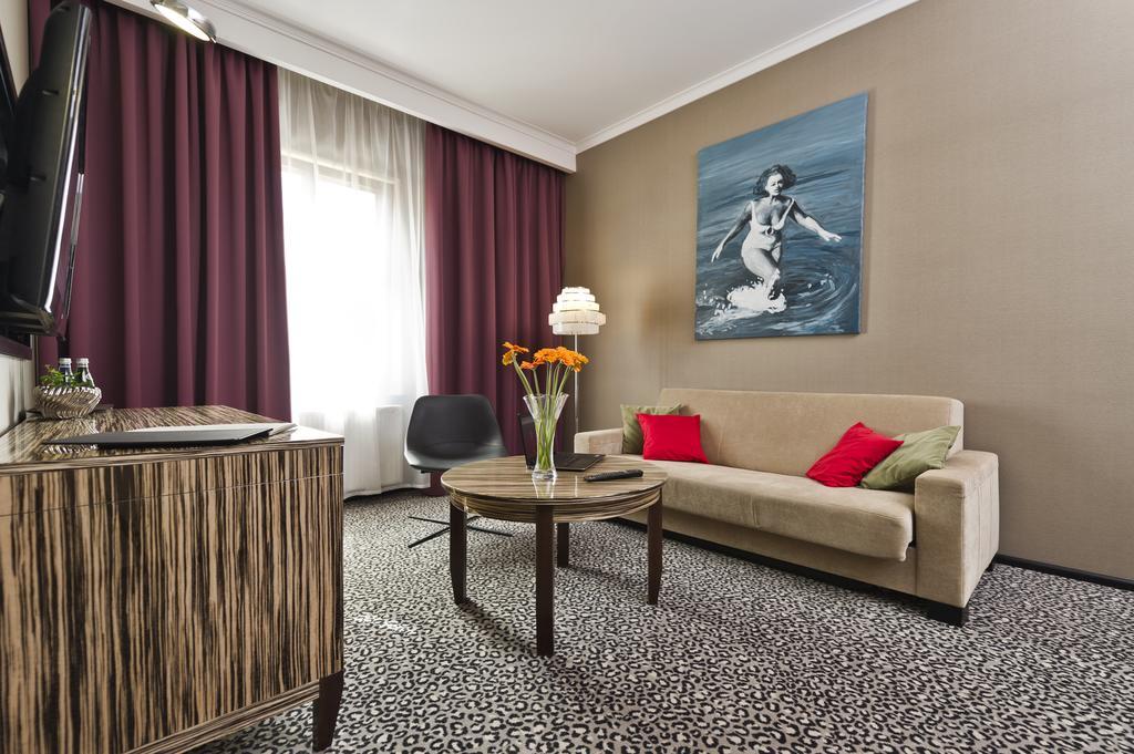 Hotel Fado Spa & Restaurant Świdnica Dış mekan fotoğraf