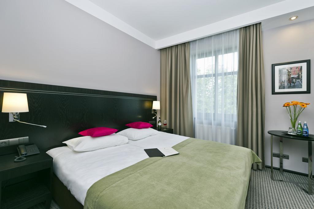 Hotel Fado Spa & Restaurant Świdnica Dış mekan fotoğraf