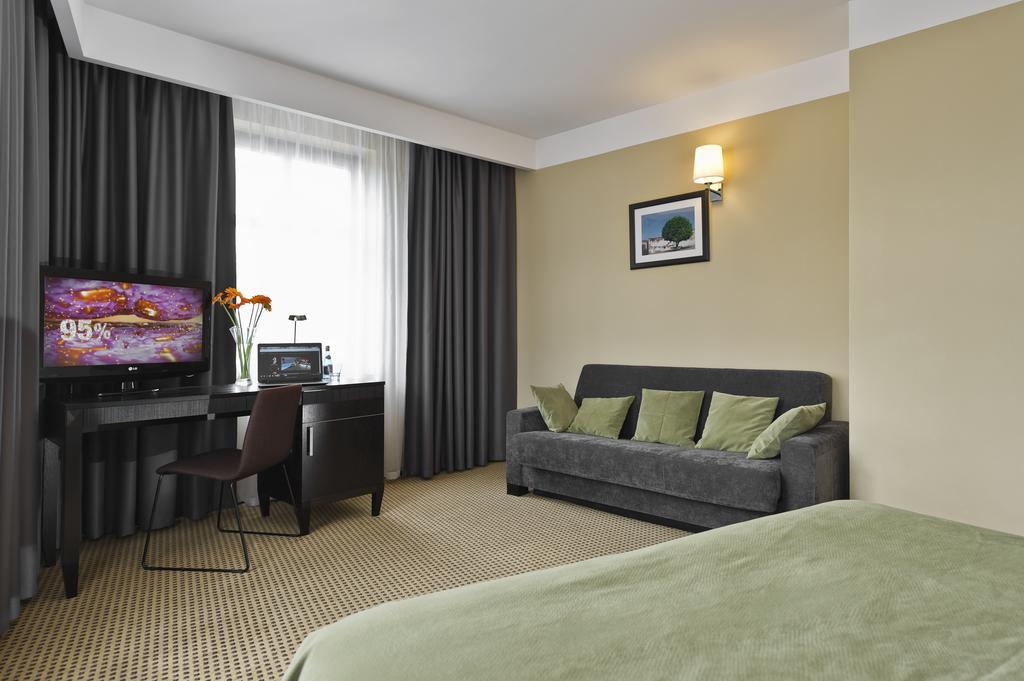 Hotel Fado Spa & Restaurant Świdnica Dış mekan fotoğraf