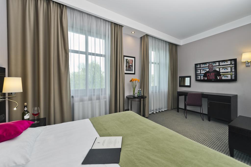 Hotel Fado Spa & Restaurant Świdnica Dış mekan fotoğraf