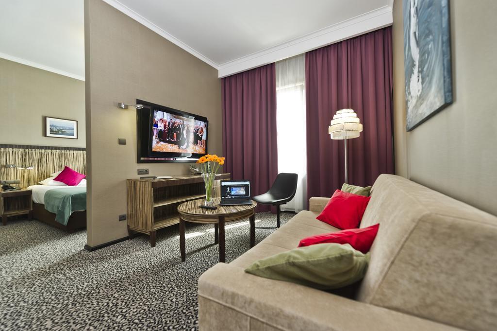 Hotel Fado Spa & Restaurant Świdnica Dış mekan fotoğraf