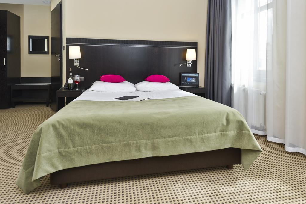 Hotel Fado Spa & Restaurant Świdnica Dış mekan fotoğraf